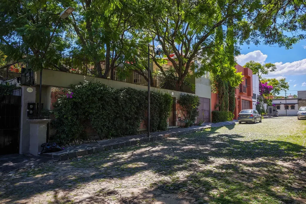 Quiet residential street with single-family homes in Los Frailes San Miguel de Allende