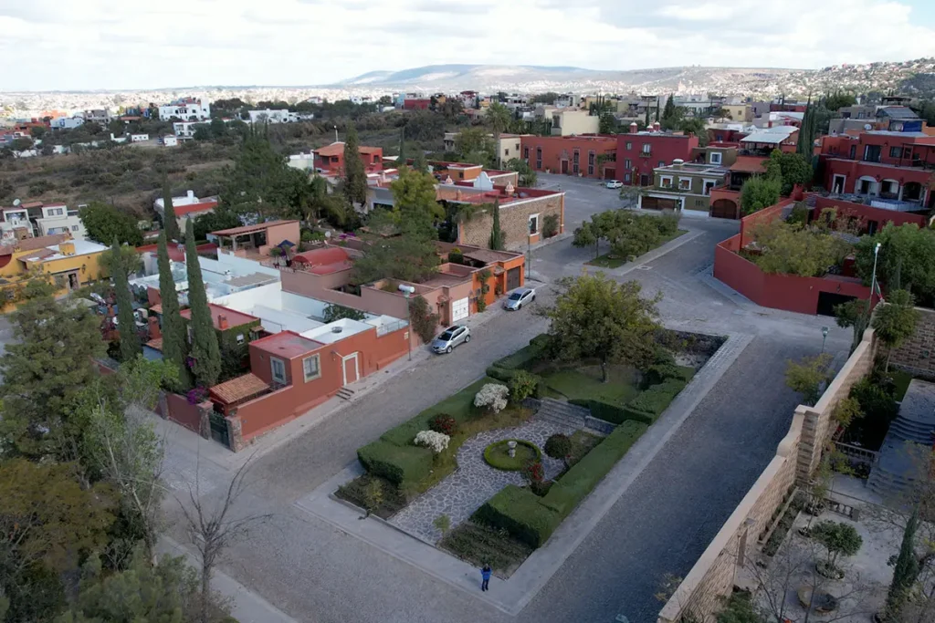 Aerial view of residential homes and landscaped streets at Club de Golf Malanquin San Miguel de Allende