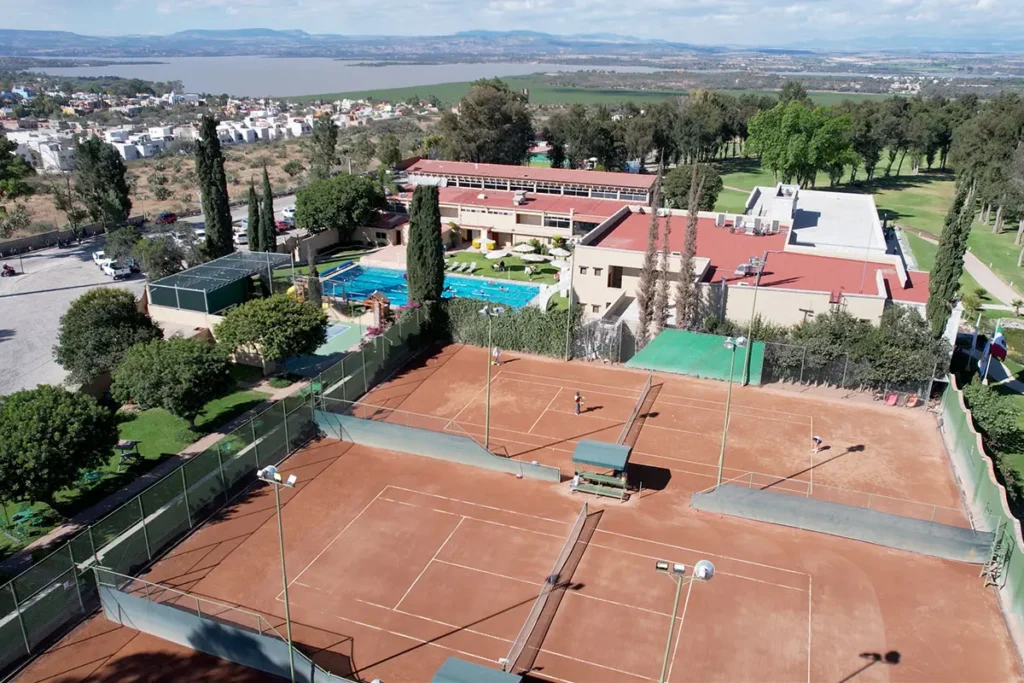 Tennis courts and clubhouse amenities at Club de Golf Malanquin San Miguel de Allende